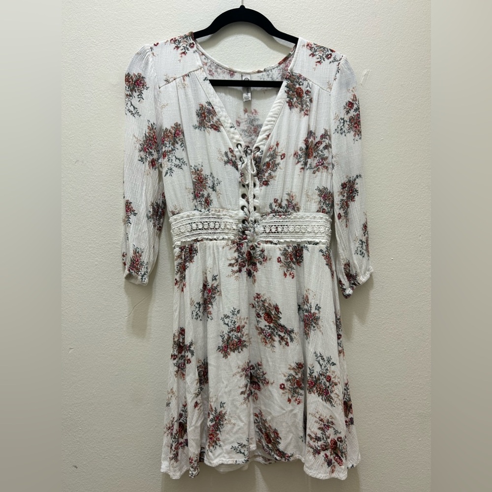 AMERICAN RAG 3/4 QUARTER SLEEVE BOHO DRESS WITH FLORAL AND LACE - M